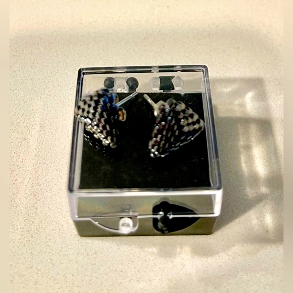 Handmade Earrings_with box - Picture 4 of 9